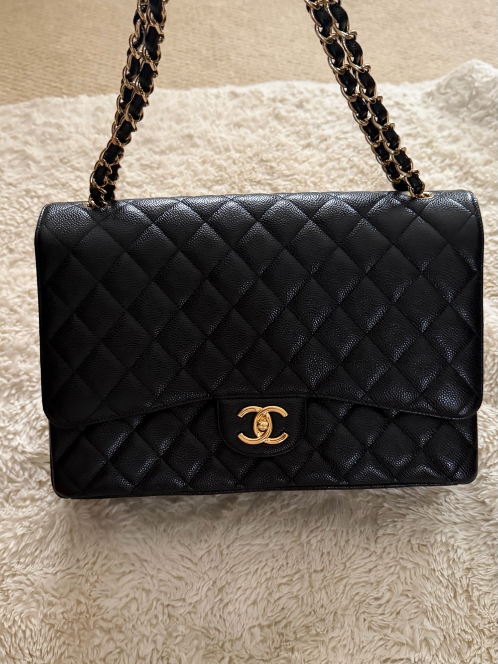 CHANEL Black Quilted Shoulder Bag with Gold Chain